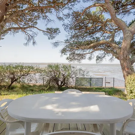 Germaine Les Pieds Dans L'eau Andernos-les-Bains