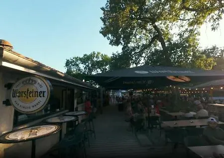 Germaine Les Pieds Dans L'eau Andernos-les-Bains
