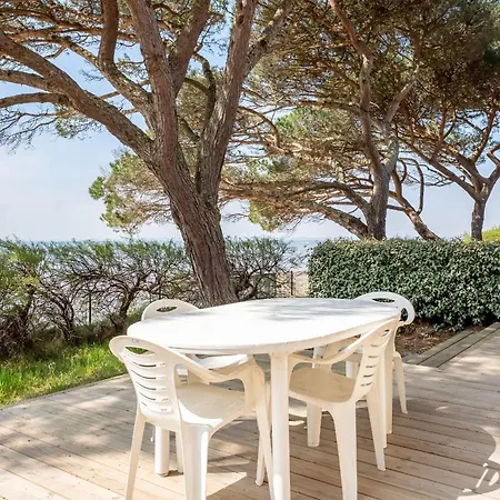 Holiday home Germaine Les Pieds Dans L'eau *