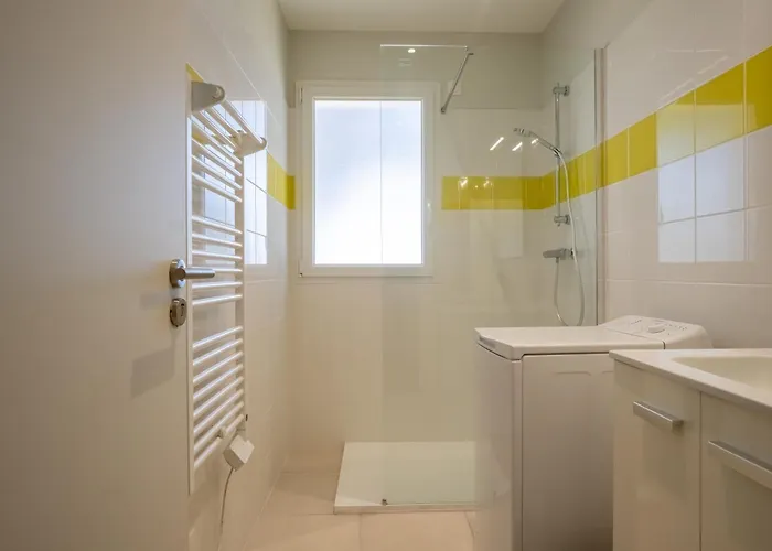 Germaine Les Pieds Dans L'eau Nyaraló Andernos-les-Bains